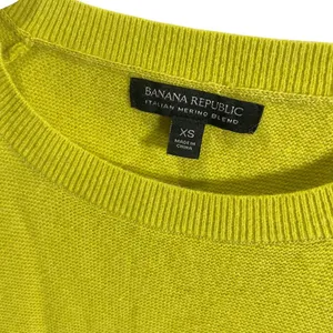Banana Republic XS‎ Merino Blend Crewneck Sweater Vibrant Yellow thumbnail 2