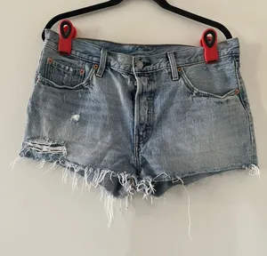 Levi's 501 Women's Cutoff Denim Shorts 32 Light Wash Distressed Raw Hem thumbnail 1