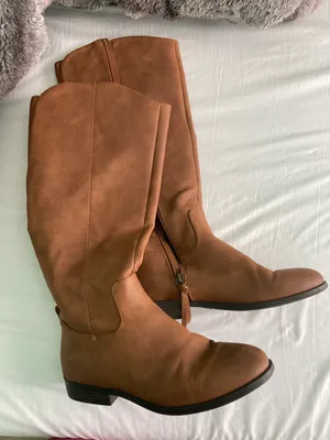 Brown Boots Size 8.5 thumbnail 1