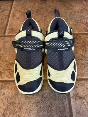 NWOT Nike women’s Jordan Trunner LX sneakers sz 8 thumbnail 2