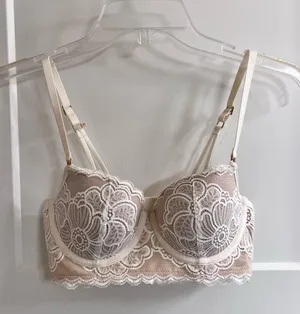 Aerie‎ Cream Lace Bra with Underwire and Scalloped Edging thumbnail 1