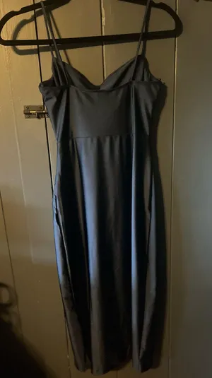 Windsor Sleek And Smooth High Slit Midi Dress thumbnail 5