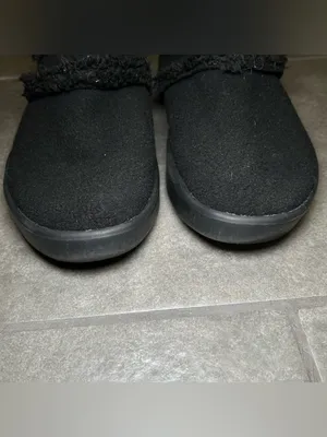 Oofos OOcoozie Black Sherpa Low Slip On Sneakers Women’s Shoe Size 9 thumbnail 4