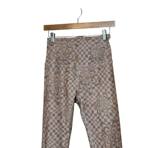 Beyond Yoga Check Flower Endurance High Waisted Leggings Size‎ Medium Tan Brown thumbnail 4