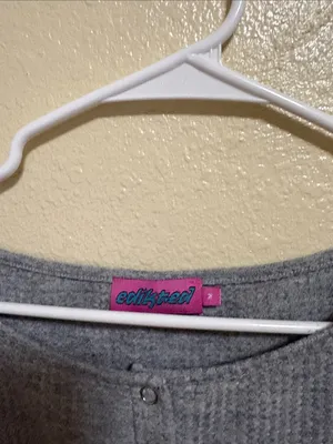 Edikted Heather Gray Waffle-Knit Cropped Henley Top thumbnail 3
