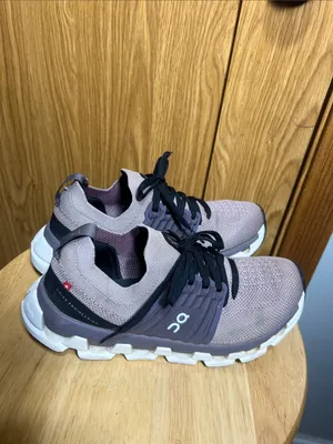 On Running Women’s Cloud Running Shoes - Mauve/Black thumbnail 4
