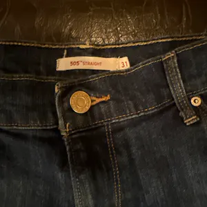 LEVIS 505 Jean Womens Sz 12 Straight Leg Mid Rise Dark Wash Stretch Denim 31x32 thumbnail 6