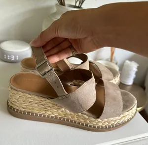 Universal Threads women’s sandals thumbnail 6