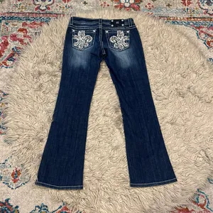 Miss Me Jeans – Size 29 – Bootcut with Embroidered Fleur-de-Lis Pockets thumbnail 2