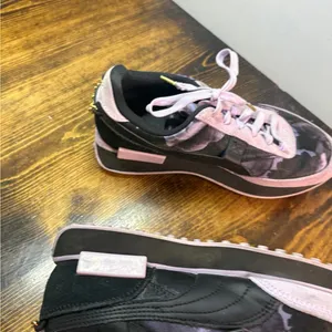 Puma Lavender Sneakers Size 7.5‎ thumbnail 4