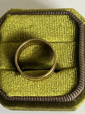 Classic/Sleek Golden Polished Finish w/ Unique Detailing 8mm Band Size 6 thumbnail 3