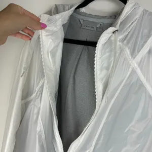 Athleta White Lined Windbreaker Jacket Sz 1X Full Zip Athletic Pockets Hooded thumbnail 4