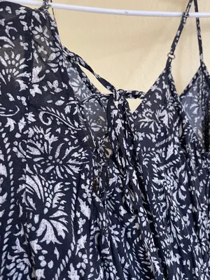 Abercrombie&Fitch maxi skirt size M pre loved color in blue shoulder adjustable model 120 lbs and 5’5 thumbnail 4