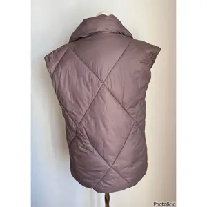 Abercrombie Oversized Quilted Puffer Vest XXS runs large thumbnail 3