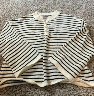 Sweater thumbnail 1