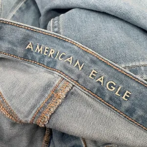 American Eagle Outfitters Mom Jeans Size 6 Light Wash Hemp Denim High Rise thumbnail 6