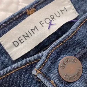 Aritzia Denim Forum The Nico Mid Rise Skinny Jeans Womens 27 Slim Stretch Crop thumbnail 9