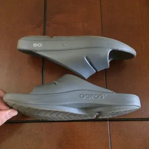 Oofos ooah gray comfort slide size 7 thumbnail 5