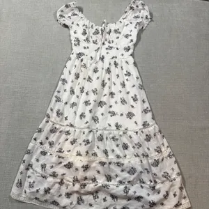 Hint of Blush Floral Midi Dress Small White Black Boho‎ Smocked Back Lace thumbnail 1