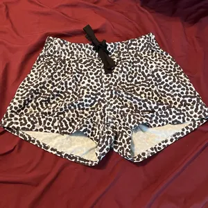 Lululemon Leopard Print Women's Shorts thumbnail 1