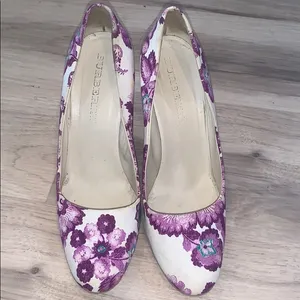 - Was $100 now $60 Burberry floral purple 4 inch heel leather sole 40.5 or… thumbnail 2
