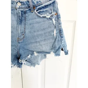 Abercrombie & Fitch Curve Love High Rise Mom Shorts Distressed Medium Wash thumbnail 6