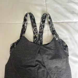 Lululemon Womens 4 Sports Bra Peplum‎ Tank Top Built In Bra Gray Floral Yoga thumbnail 2