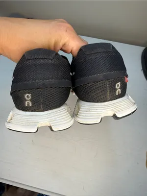 On Cloud 5 All Black Mesh Low Top Sneakers sz 8.5 thumbnail 6