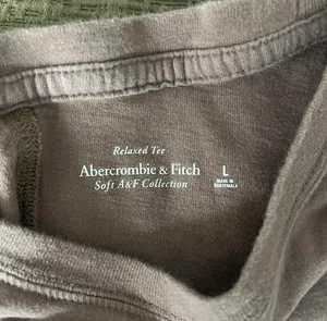 Abercrombie & fitch Queen graphic tee thumbnail 3