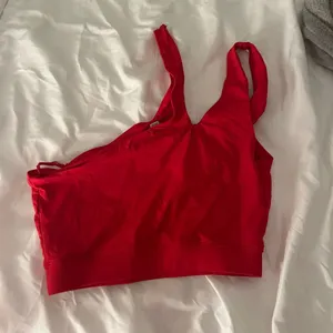 Garage Red cropped tank- thumbnail 1