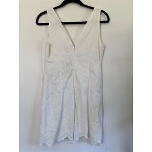 Lilly Pulitzer Madden Dress Resort White Jumbo Petal Eyelet Scalloped Size 6 thumbnail 2
