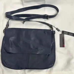 Innue Black leather shoulder bag with suede lining thumbnail 1