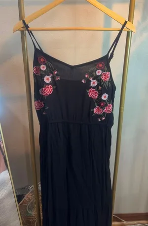Size M Black Maxi Dress with Floral Embroidery thumbnail 1