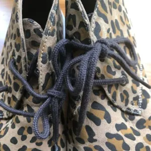 Gap Womens Cheetah Print Midtop Lace Up Sneaker Sz 8 thumbnail 5