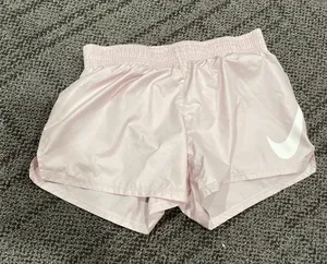 ‎Nike xs pink shorts thumbnail 1