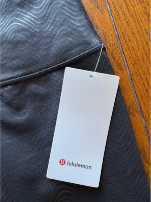 Lululemon Align High Rise 21” Aqueous Emboss Black Size 6 NWT thumbnail 5