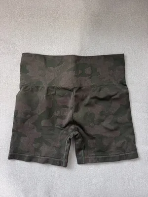 Gymshark Camo High-Waist Seamless Bike Shorts - Olive Green thumbnail 3