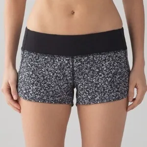 Lululemon Speed Short 2.5" Daisy Dust Alpine White Black‎ 6 Running Training EUC thumbnail 1