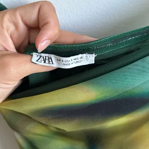 ZARA Printed Strapless Dress Fitted thumbnail 4