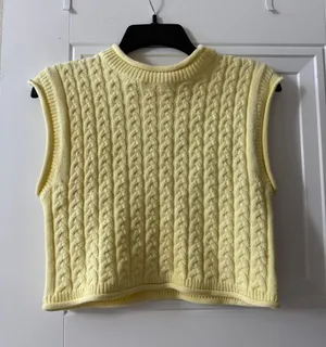 Yellow Sweater Top Size M thumbnail 1