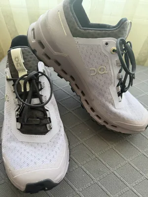 On Cloud Running Shoes thumbnail 2