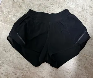 Lululemon hotty Hot Shorts 2.5" Low-Rise thumbnail 1