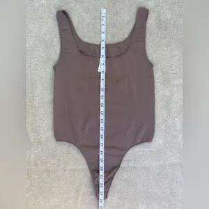 Babaton Aritzia Mauve Scoop-Neck Bodysuit minimalist classic basic effortless S thumbnail 4
