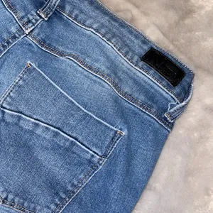 Distressed Blue Denim Jeans – Classic Streetwear Style with Branding Patch thumbnail 4