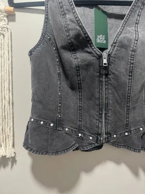 Wild Fable NWT Black Washed Denim Zip Up Studded Ruffle Peplum Vest thumbnail 3