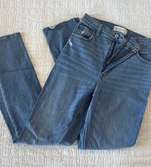 Abercrombie & Fitch Medium Slim Straight Ultra High Rise thumbnail 1