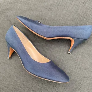 💙 Vintage 1950s or 60s Saks Fifth Avenue Fenton Last Size 7 Navy Blue Kitten Heels Pumps 💙 thumbnail 11