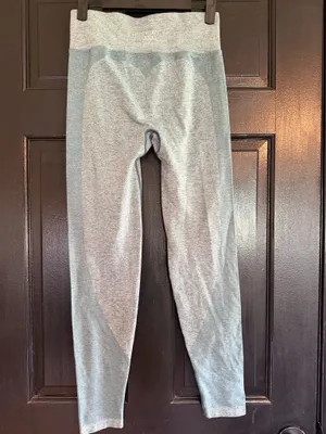 PINK Victoria's Secret Leggings thumbnail 2
