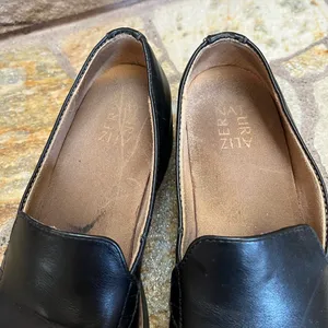 Naturalizer Cabaret Lug Sole Loafers Black Faux Leather 8 thumbnail 3