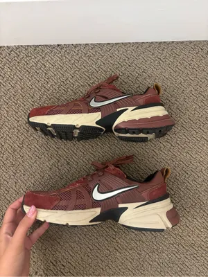 Nike Women's V2K Run in Dark Pony thumbnail 4